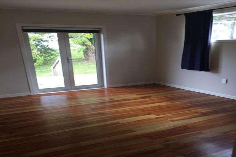 Photo of property in 26 Tawhana Crescent, Red Beach, 0932