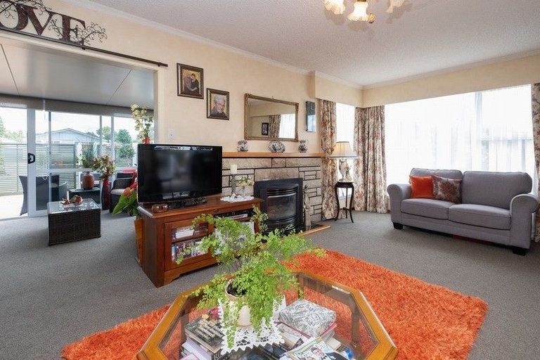 Photo of property in 16 Montjoy Street, Stratford, 4332