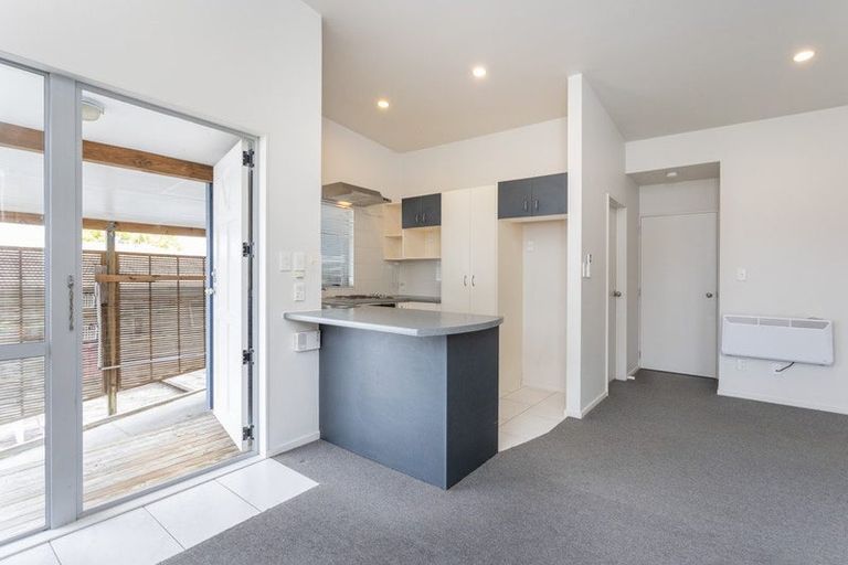 Photo of property in 18 Totaravale Drive, Totara Vale, Auckland, 0629
