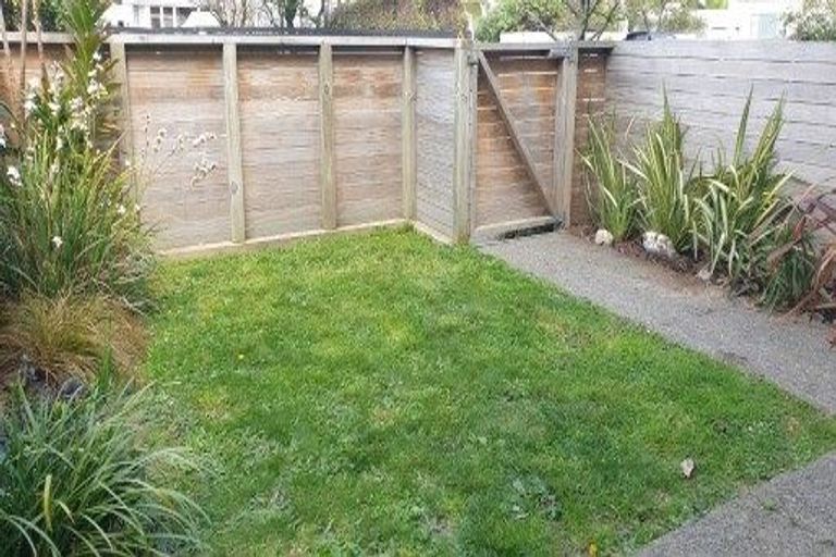 Photo of property in 74u1 Derwent Street, Island Bay, Wellington, 6023