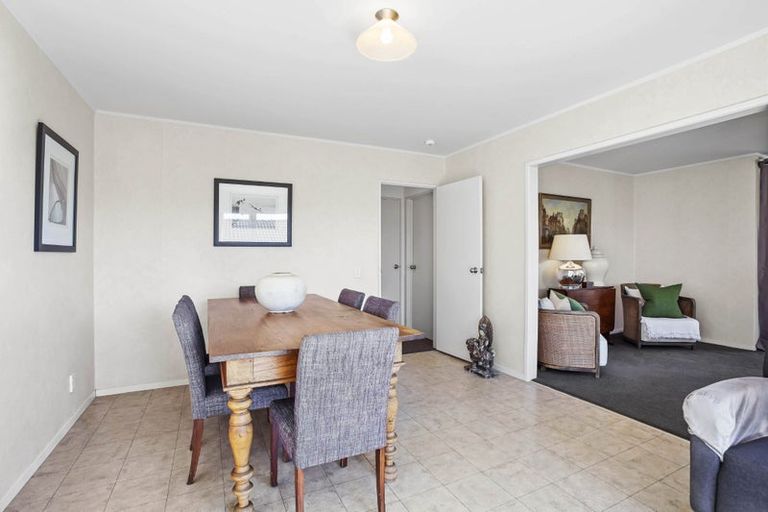 Photo of property in 1/6 Somerton Rise, Henderson, Auckland, 0612