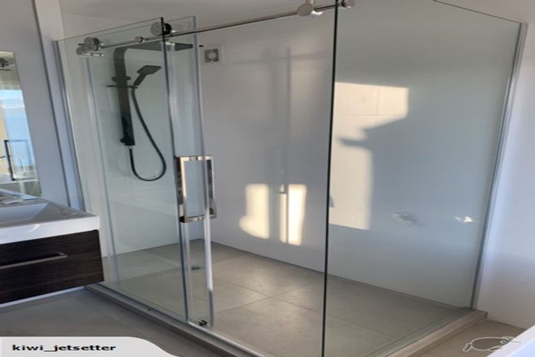 Photo of property in 5 Rangiuru Road, Mahina Bay, Lower Hutt, 5013