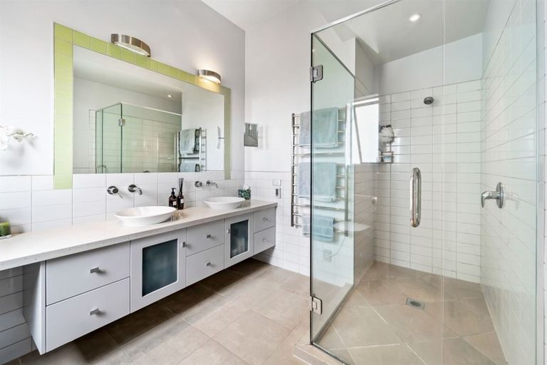 Photo of property in 32 English Oak Drive, Schnapper Rock, Auckland, 0632