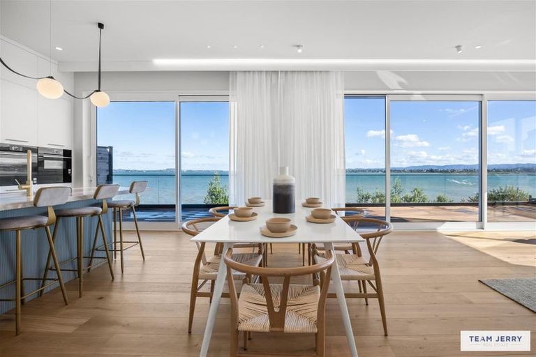 Photo of property in 4 Seawind Way, Hobsonville, 0616