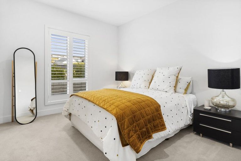 Photo of property in 33 Little Alpha Loop, Wanaka, 9305