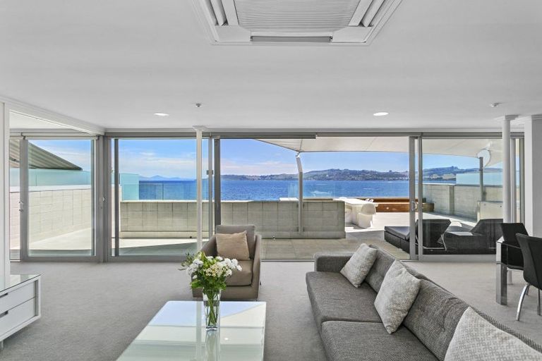 Photo of property in 225 Lake Terrace, Waipahihi, Taupo, 3330