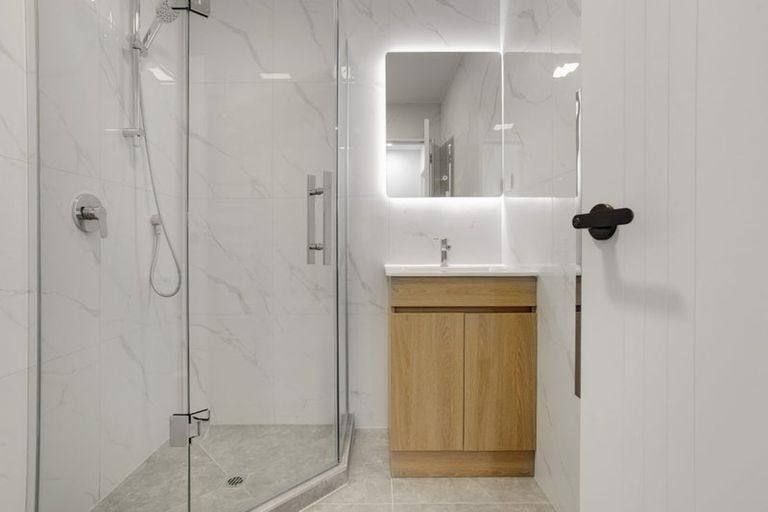 Photo of property in 4/196 Royal Road, Massey, Auckland, 0614