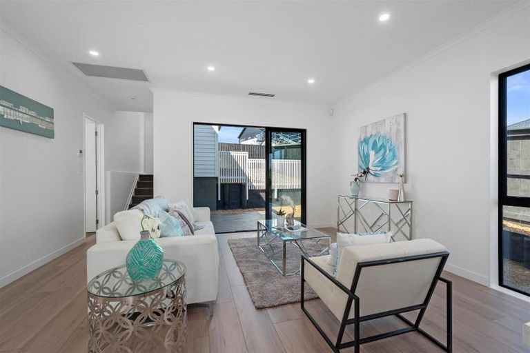 Photo of property in 52 Whakairo Crescent, Gulf Harbour, Whangaparaoa, 0930