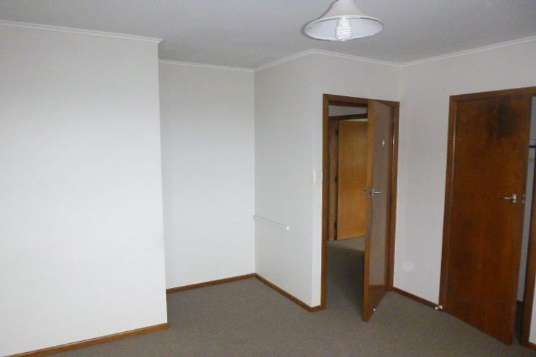 Photo of property in 2b Garden Road, Northland, Wellington, 6012