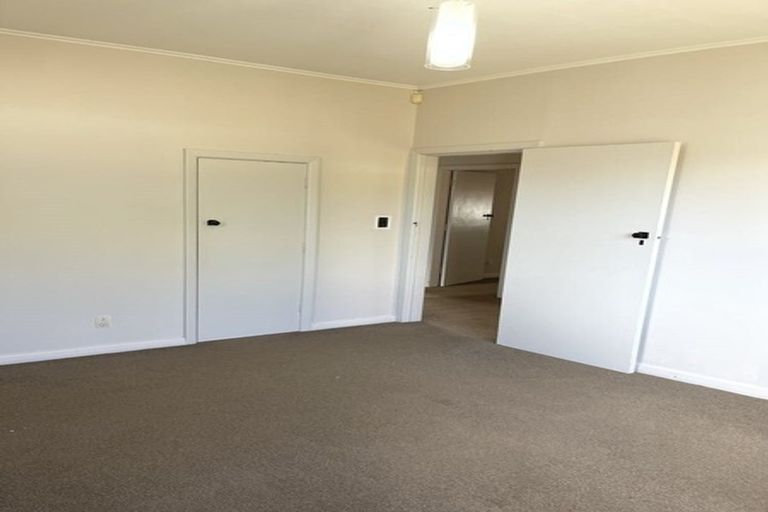 Photo of property in 1/46 Fruitvale Road, New Lynn, Auckland, 0600