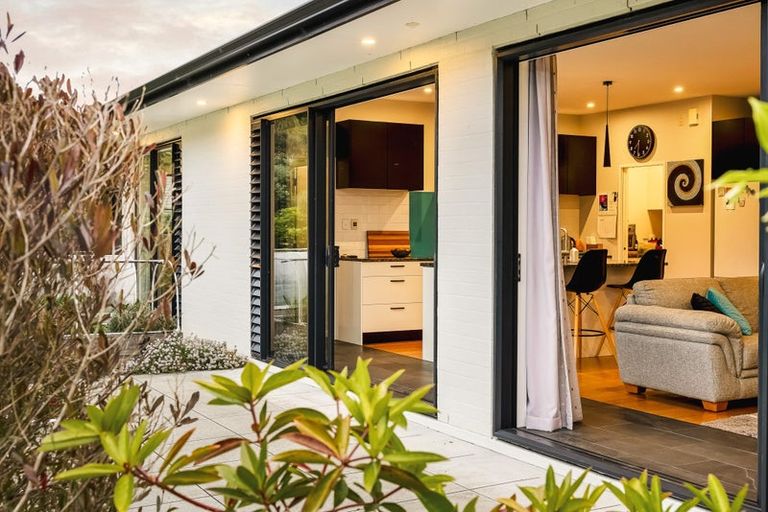 Photo of property in 18 Awanui Crescent, Matakana, 0985