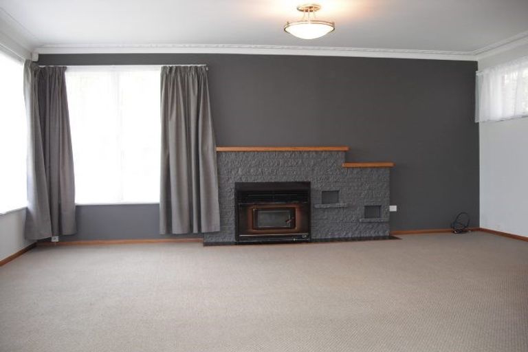 Photo of property in 140 Luckens Road, West Harbour, Auckland, 0618