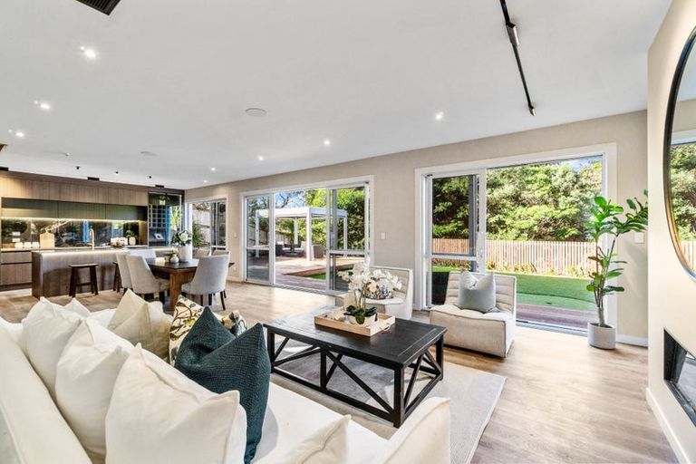 Photo of property in 9c Olwyn Place, Greenhithe, Auckland, 0632