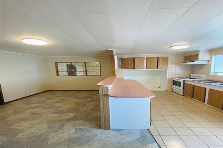 Photo of property in 69 Rosewarne Crescent, Glendene, Auckland, 0602