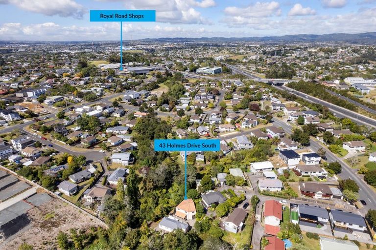 Photo of property in 43 Holmes Drive South, Massey, Auckland, 0614