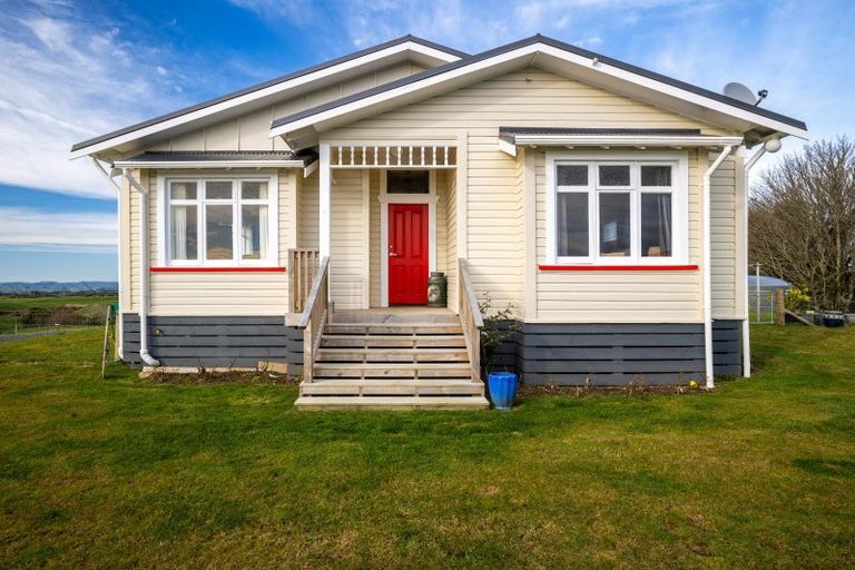 Photo of property in 403 Opunake Road, Cardiff, Stratford, 4391