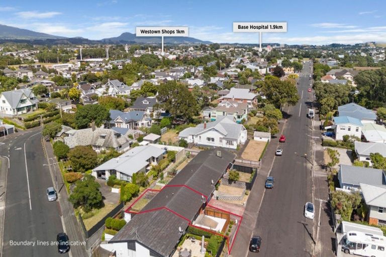 Photo of property in 9 Barrett Street, Westown, New Plymouth, 4310