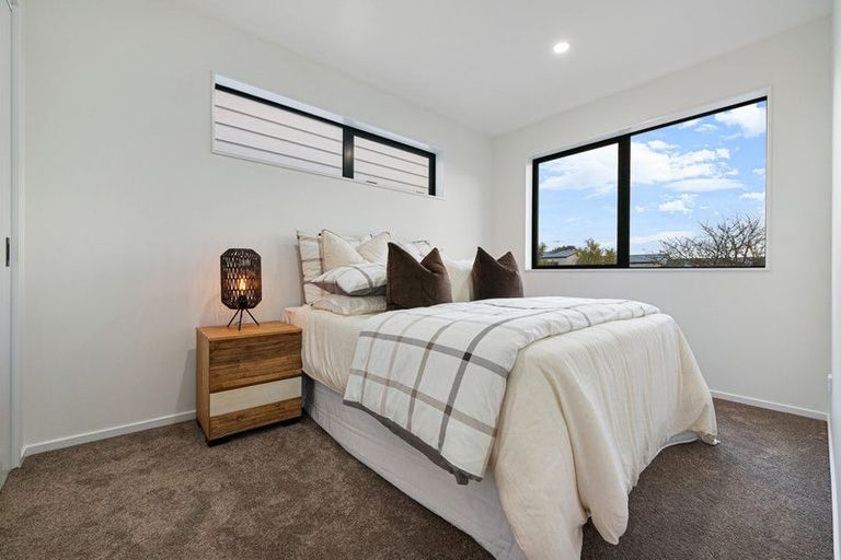 Photo of property in 21d Laura Street, Kelston, Auckland, 0602