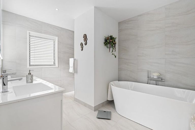 Photo of property in 28 Awatiro Drive, Kaukapakapa, 0871