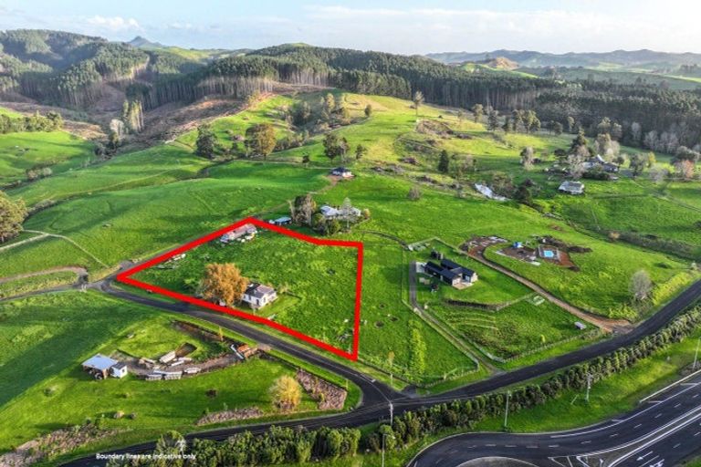 Photo of property in 8 Old Barn Road, Waitakaruru, 3576