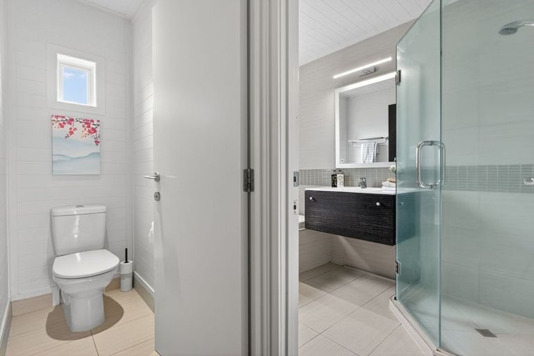 Photo of property in 29 Peter Terrace, Castor Bay, Auckland, 0620