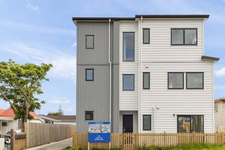 Photo of property in 723a Massey Road, Mangere, Auckland, 2022