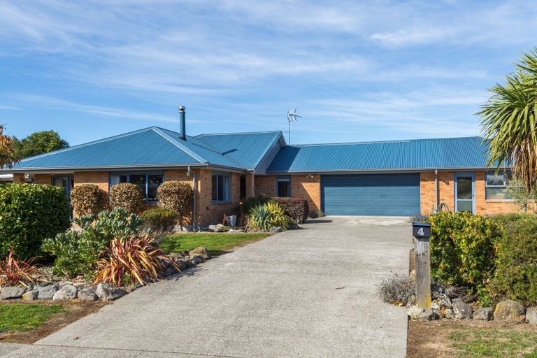 Photo of property in 4 Endelave Way, Carterton, 5713
