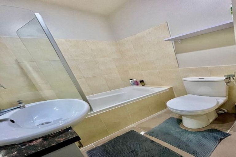 Photo of property in 14/6 Islington Avenue, New Lynn, Auckland, 0600