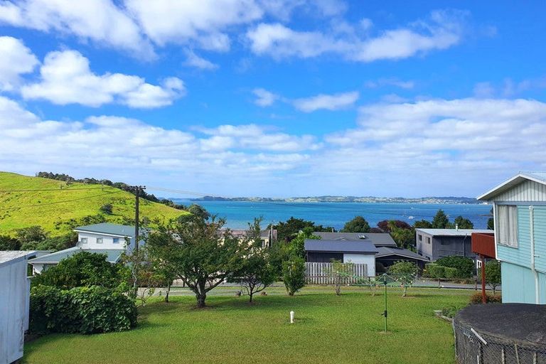 Photo of property in 10 Kookaburra Drive, Tawharanui Peninsula, Matakana, 0986