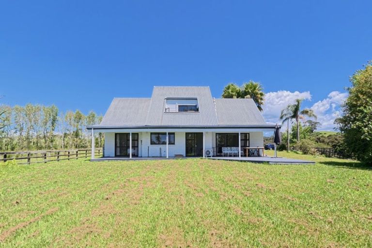 Photo of property in 229 Pine Valley Road, Dairy Flat, Silverdale, 0992