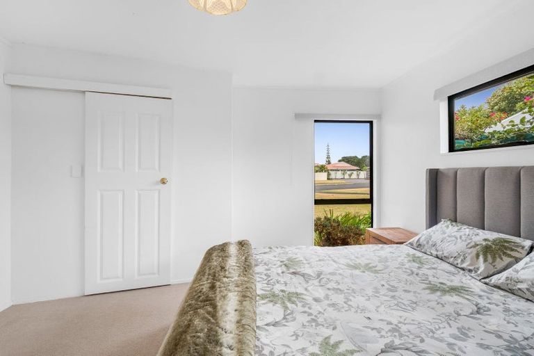 Photo of property in 26 Settlers Grove, Orewa, 0931