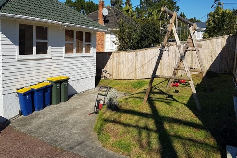 Photo of property in 31 Beaubank Road, Kelston, Auckland, 0602