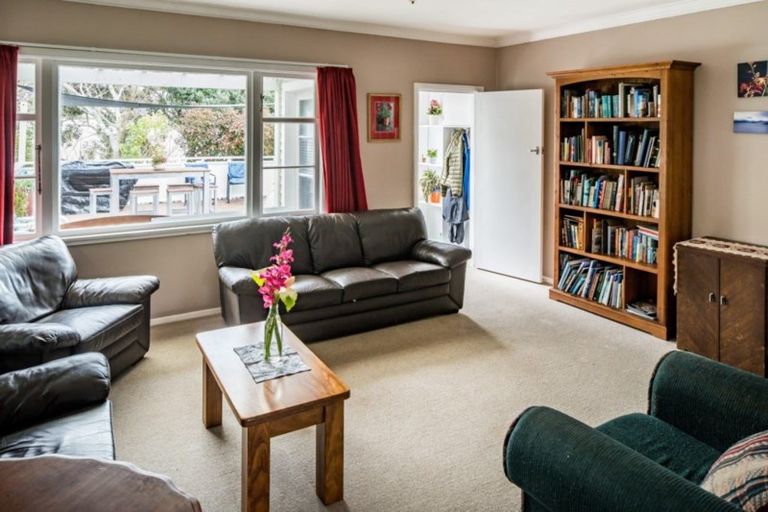 Photo of property in 13 Lyndhurst Road, Tawa, Wellington, 5028