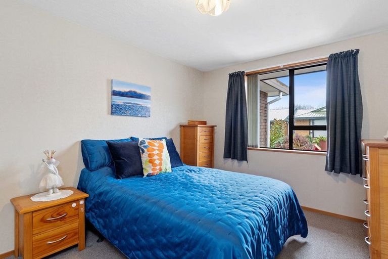 Photo of property in 1/8 Torvill And Dean Lane, Cashmere, Christchurch, 8022