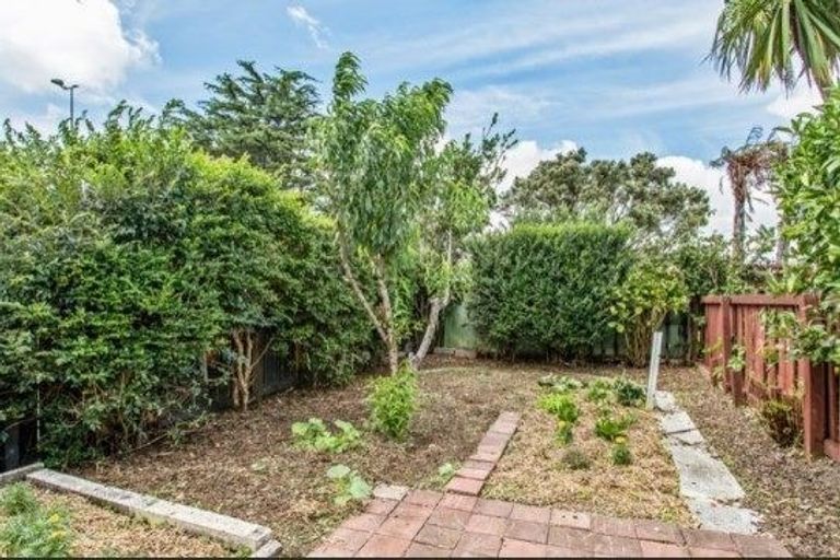Photo of property in 96 Friedlanders Road, Manurewa, Auckland, 2102