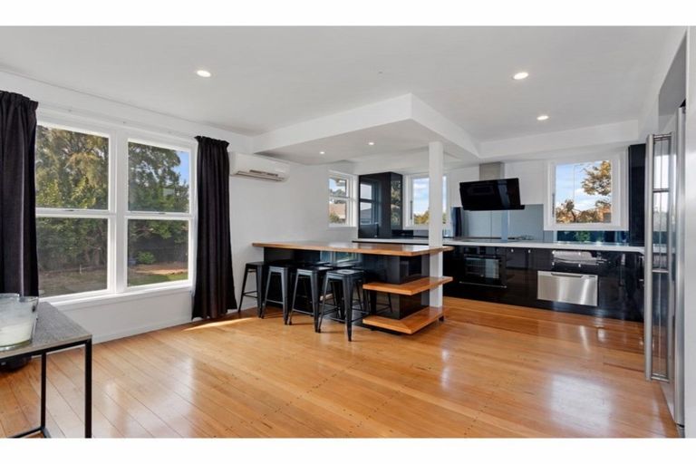 Photo of property in 9 Oakhampton Street, Hornby, Christchurch, 8042