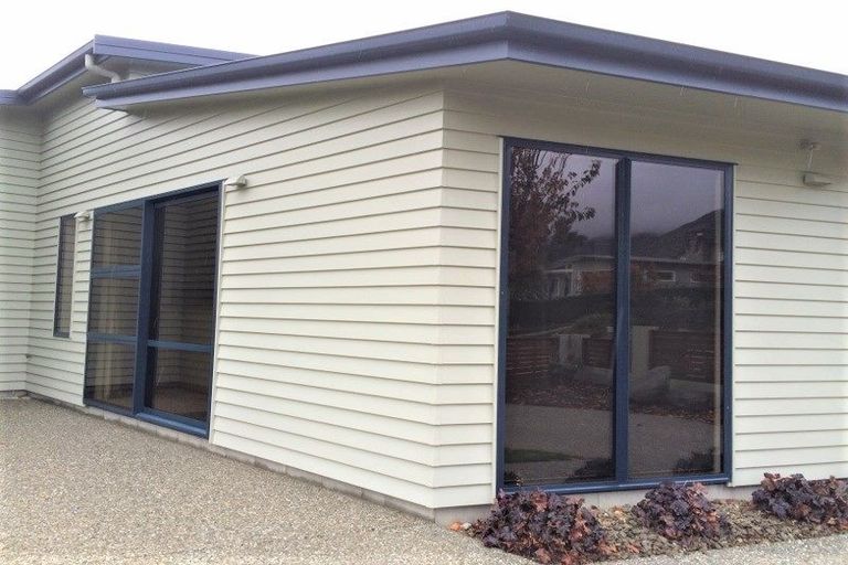 Photo of property in 40 Kelliher Drive, Wanaka, 9305