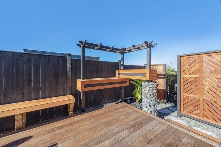 Photo of property in 8 Koheru Place, Long Bay, 0630