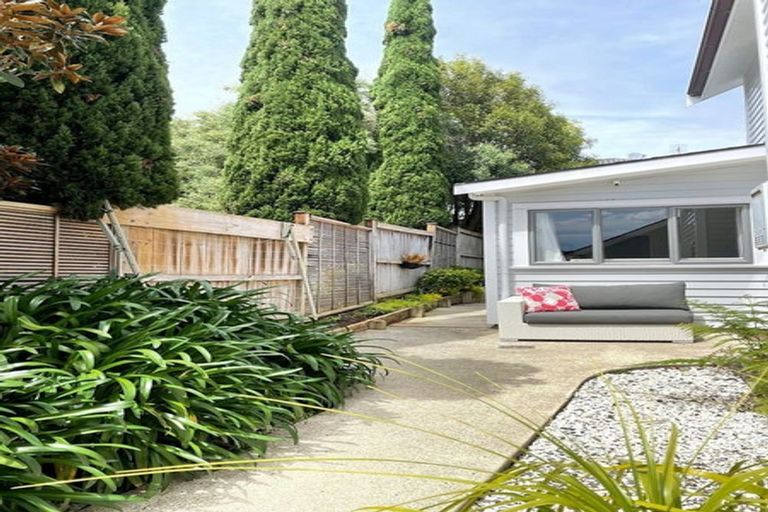 Photo of property in 65 Te Wharau Drive, Greenhithe, Auckland, 0632