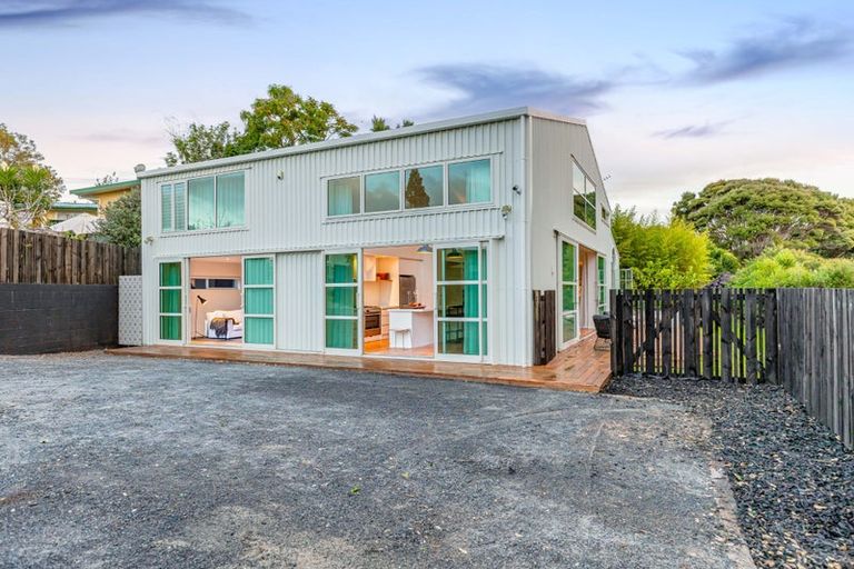 Photo of property in 16a Renata Crescent, Te Atatu Peninsula, Auckland, 0610