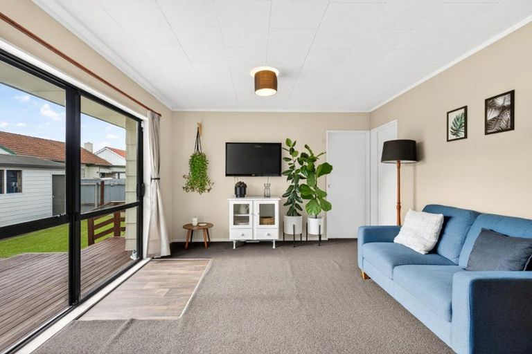 Photo of property in 2/27 Nuffield Avenue, Marewa, Napier, 4110