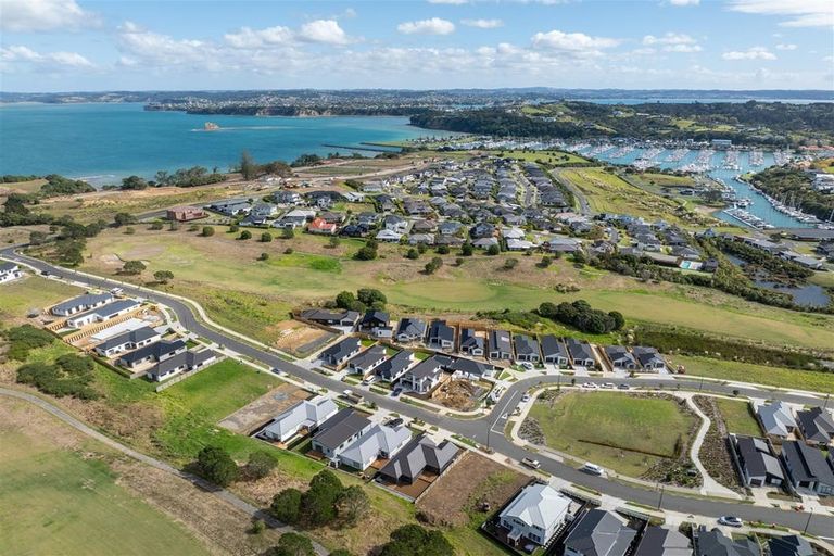Photo of property in 52 Whakairo Crescent, Gulf Harbour, Whangaparaoa, 0930