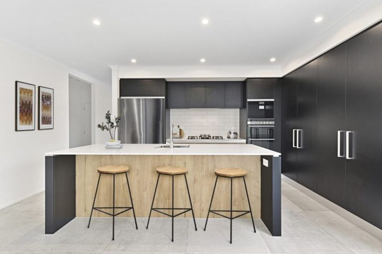 Photo of property in 4 Taikura Avenue, Red Beach, 0932