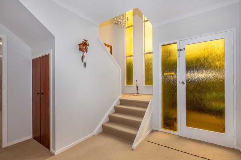 Photo of property in 129 Kahu Road, Paremata, Porirua, 5024