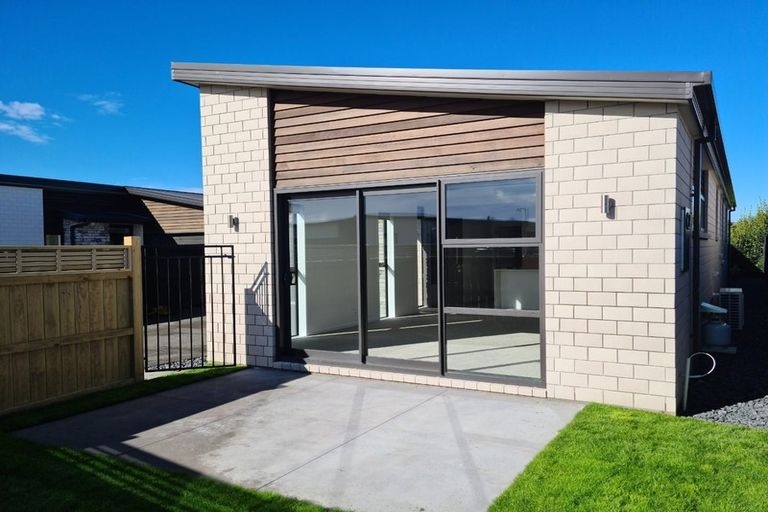 Photo of property in 6 Lussa Close, Broomfield, Christchurch, 8042