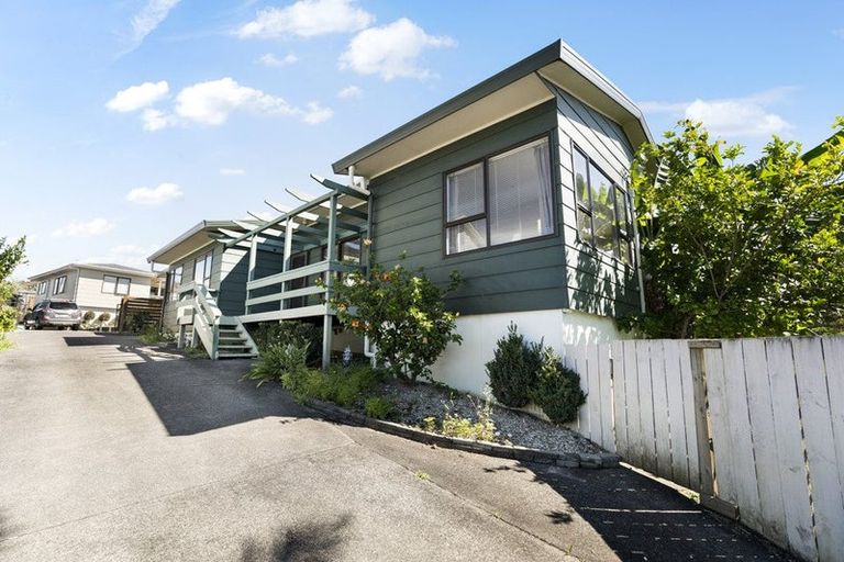 Photo of property in 21 Red Beach Road, Red Beach, 0932