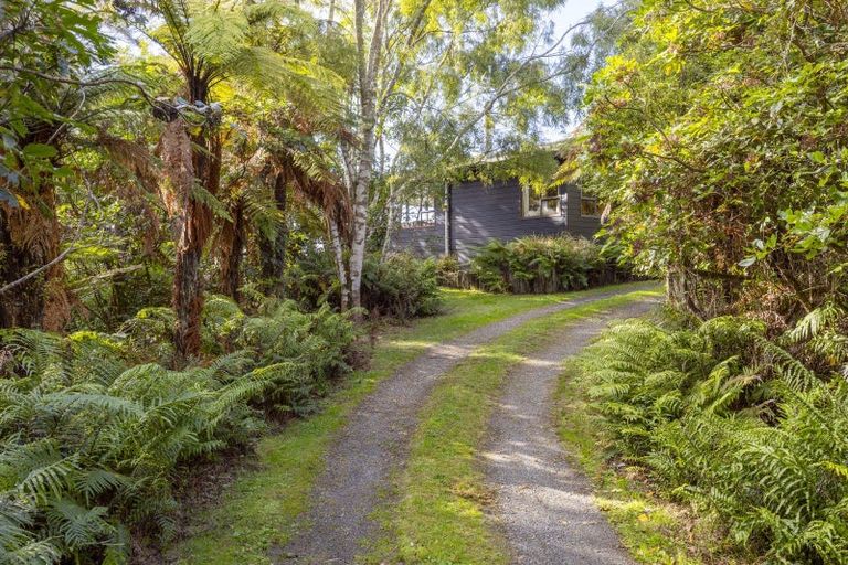 Photo of property in 10 Pukawa Road, Pukawa Bay, Turangi, 3381