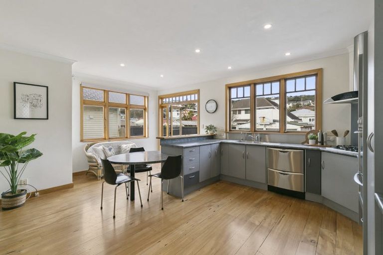 Photo of property in 255 The Parade, Island Bay, Wellington, 6023