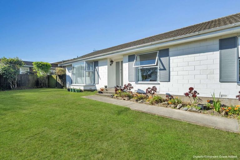 Photo of property in 12 Delaware Crescent, Russley, Christchurch, 8042