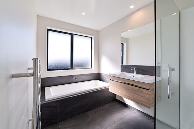 Photo of property in 7 Mccahon Drive, Rangiora, 7400